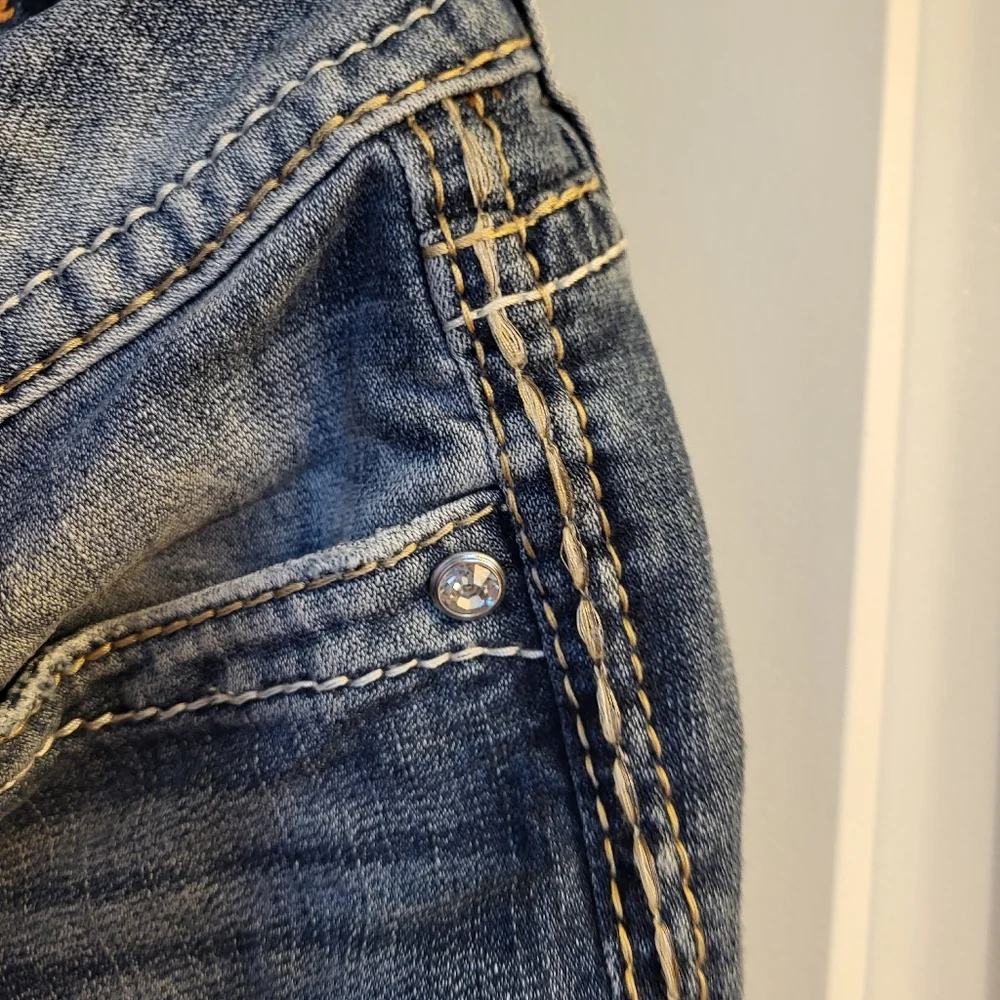 Rock Revival Women's Capri Vivian Crop Jeans Rhinestone Size 25
